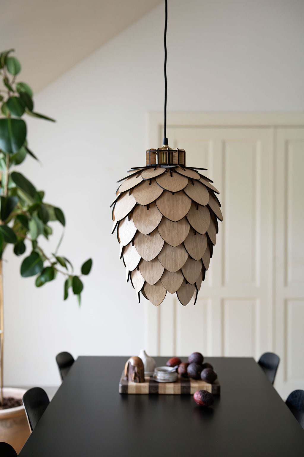 Handgjord trälampa "Trollskog" i valnöt, ek eller furu från Woodlife