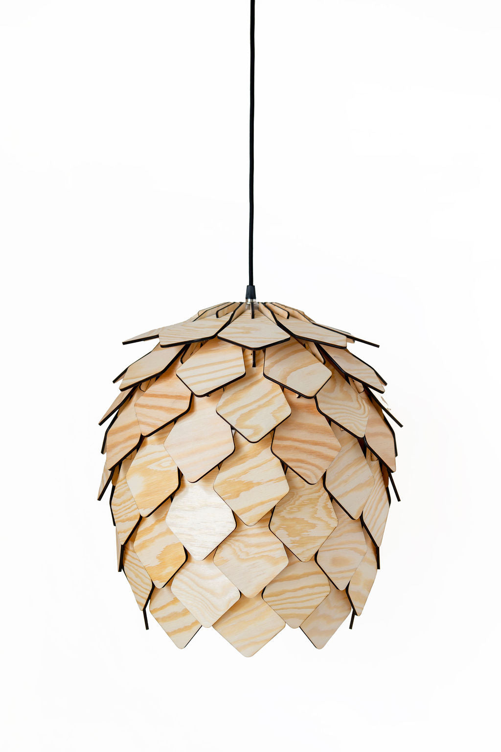 Stor handgjord trälampa "Kalfjäll" i valnöt, ek eller furu från Woodlife