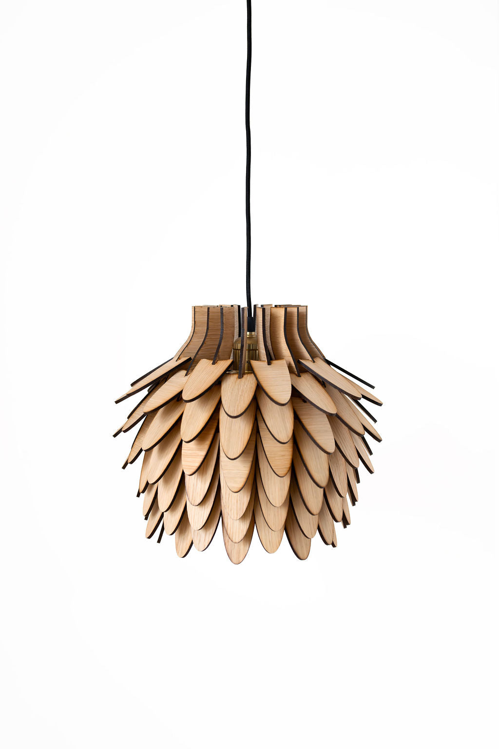 Taklampa i trä "Skogsljus Hängande" från Woodlife – handgjord i valnöt, ek eller furu