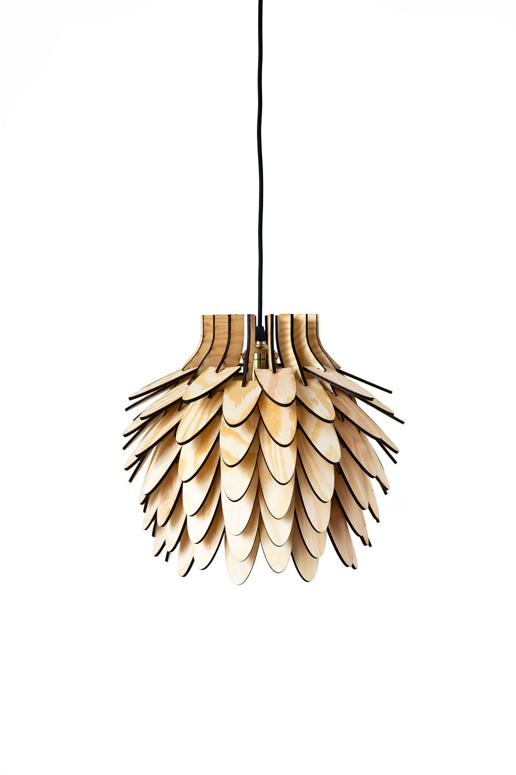 Taklampa i trä "Skogsljus Hängande" från Woodlife – handgjord i valnöt, ek eller furu