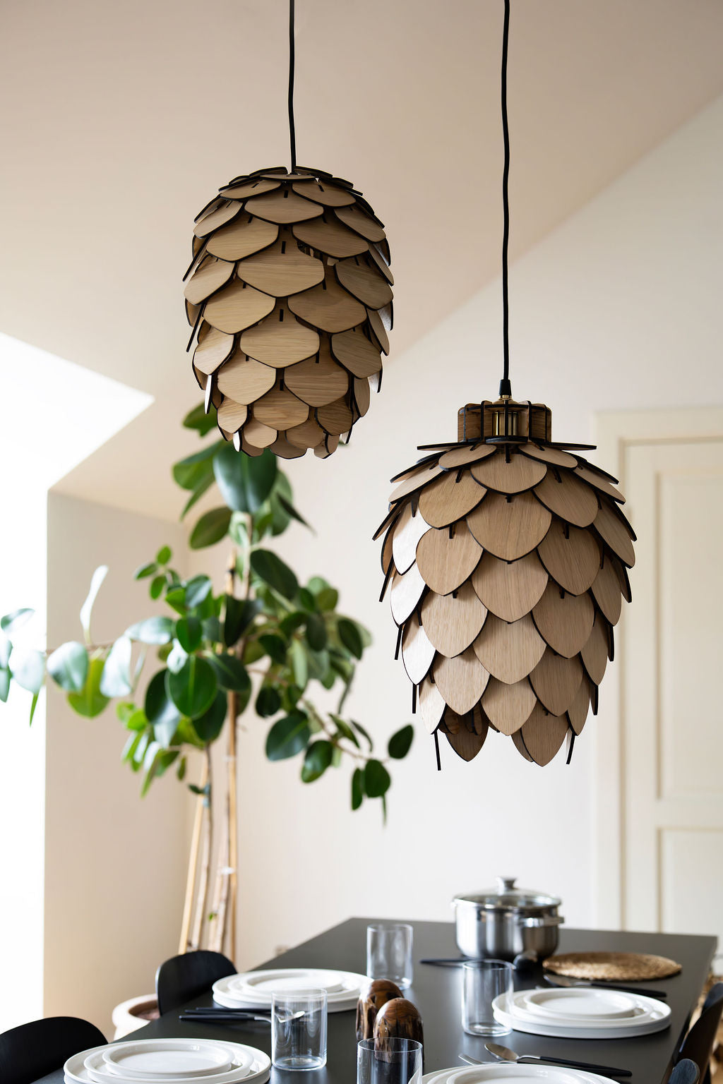 Handgjord trälampa "Trollskog" i valnöt, ek eller furu från Woodlife