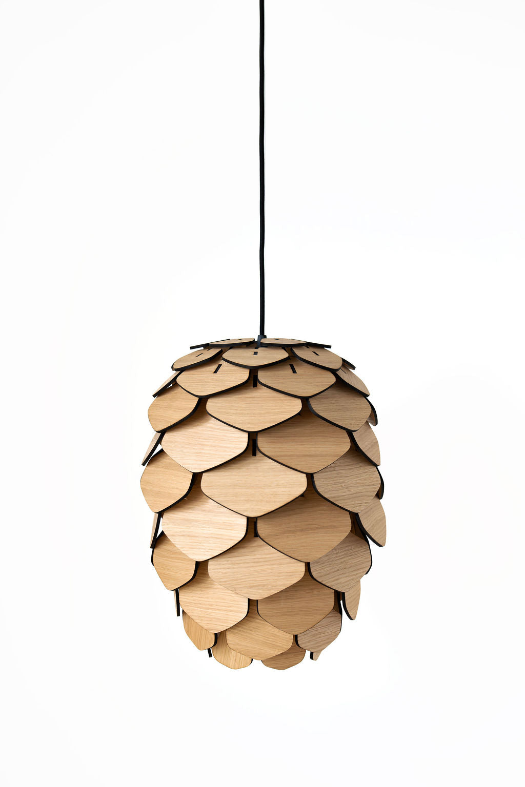 Handgjord trälampa "Urskog" från Woodlife – designad för matbord och soffbord