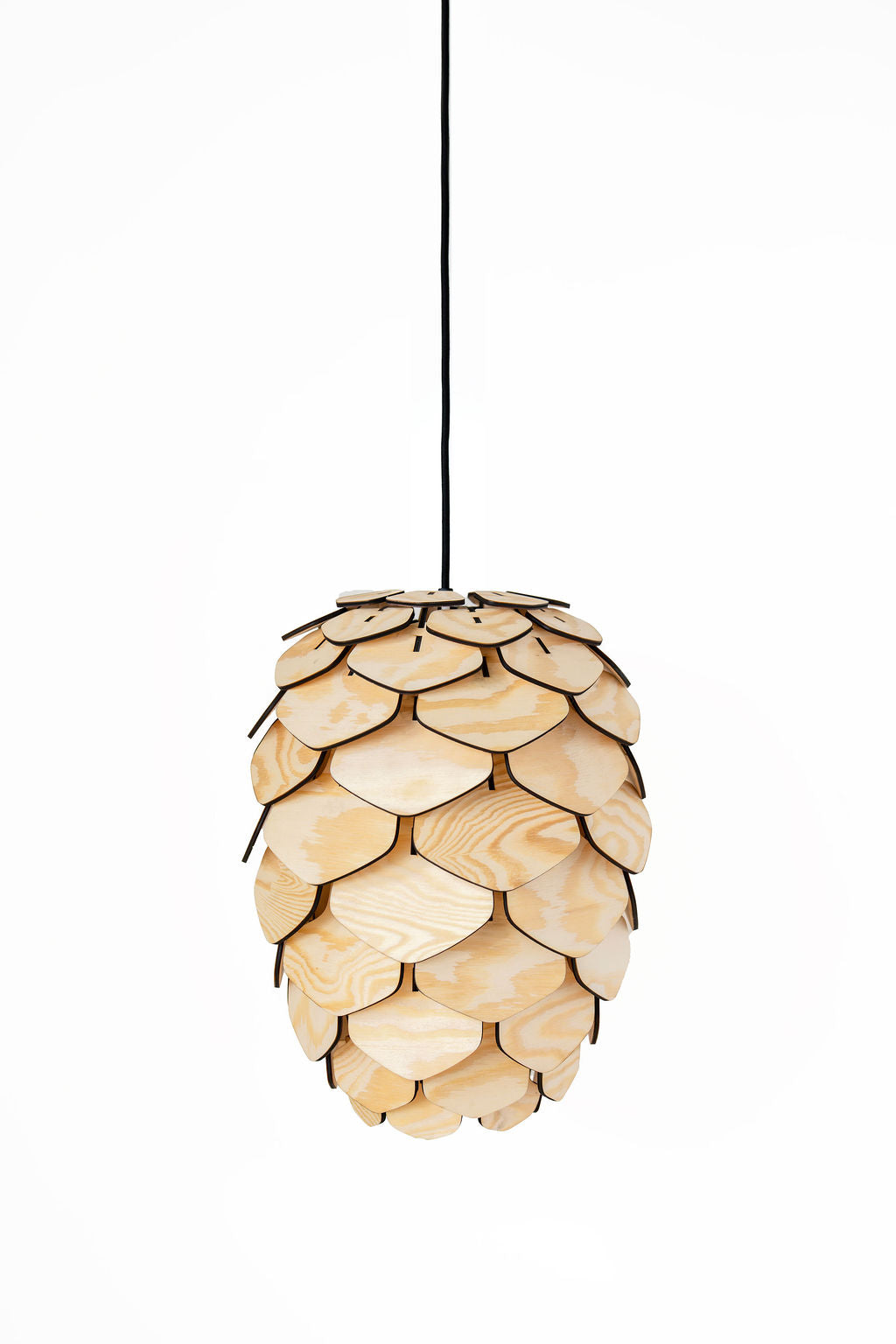 Handgjord trälampa "Urskog" från Woodlife – designad för matbord och soffbord